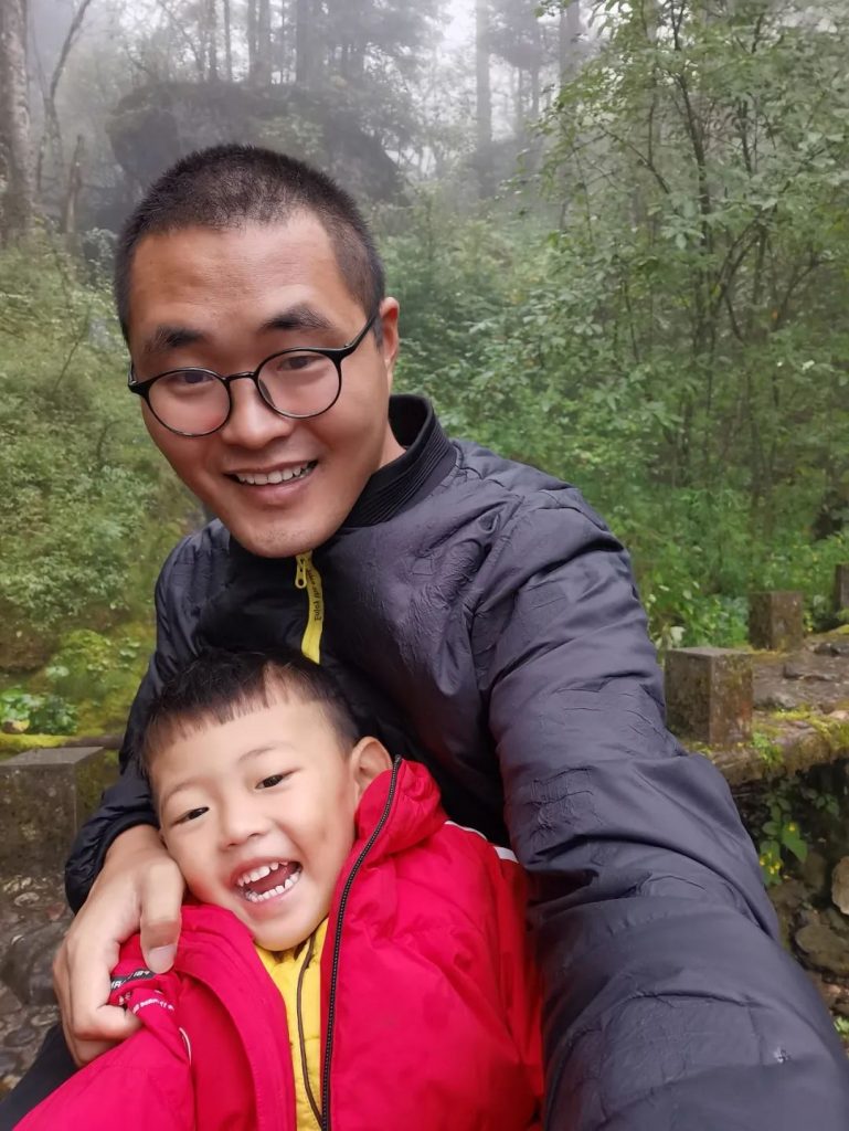 答洞友问之酸菜熊何许人